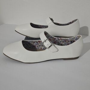Me Too Summer White Flats Loafer Size 8.5 Comfy Soft New Without Box